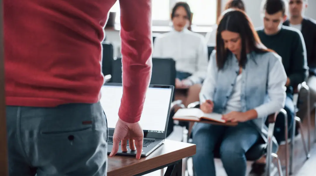 Flipped learning o aula invertida: qué es, cómo aplicarlo y qué herramientas necesitas